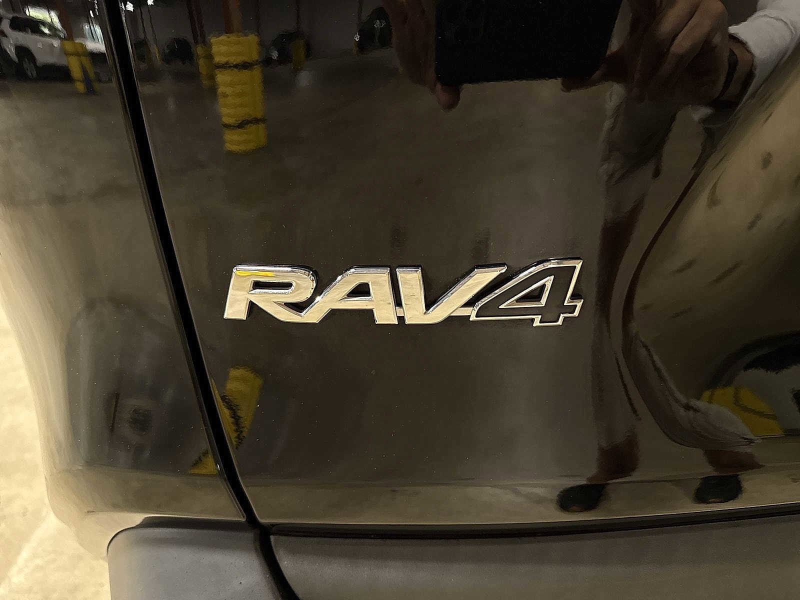 Thumbnail: 2022 Toyota RAV4 - 24