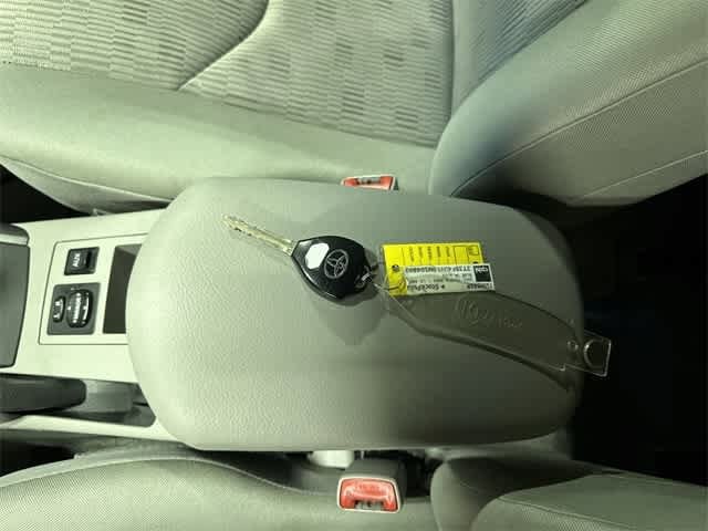 Thumbnail: 2011 Toyota RAV4 - 31
