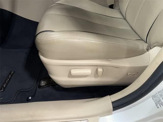 Thumbnail: 2010 Toyota Venza - 22