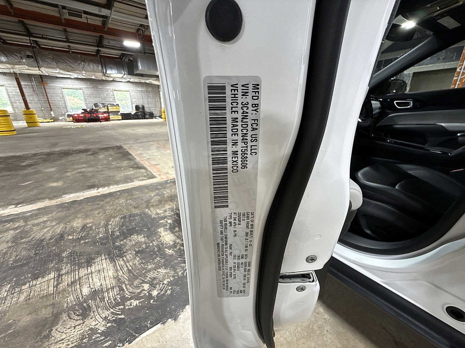 Thumbnail: 2023 Jeep Compass - 14