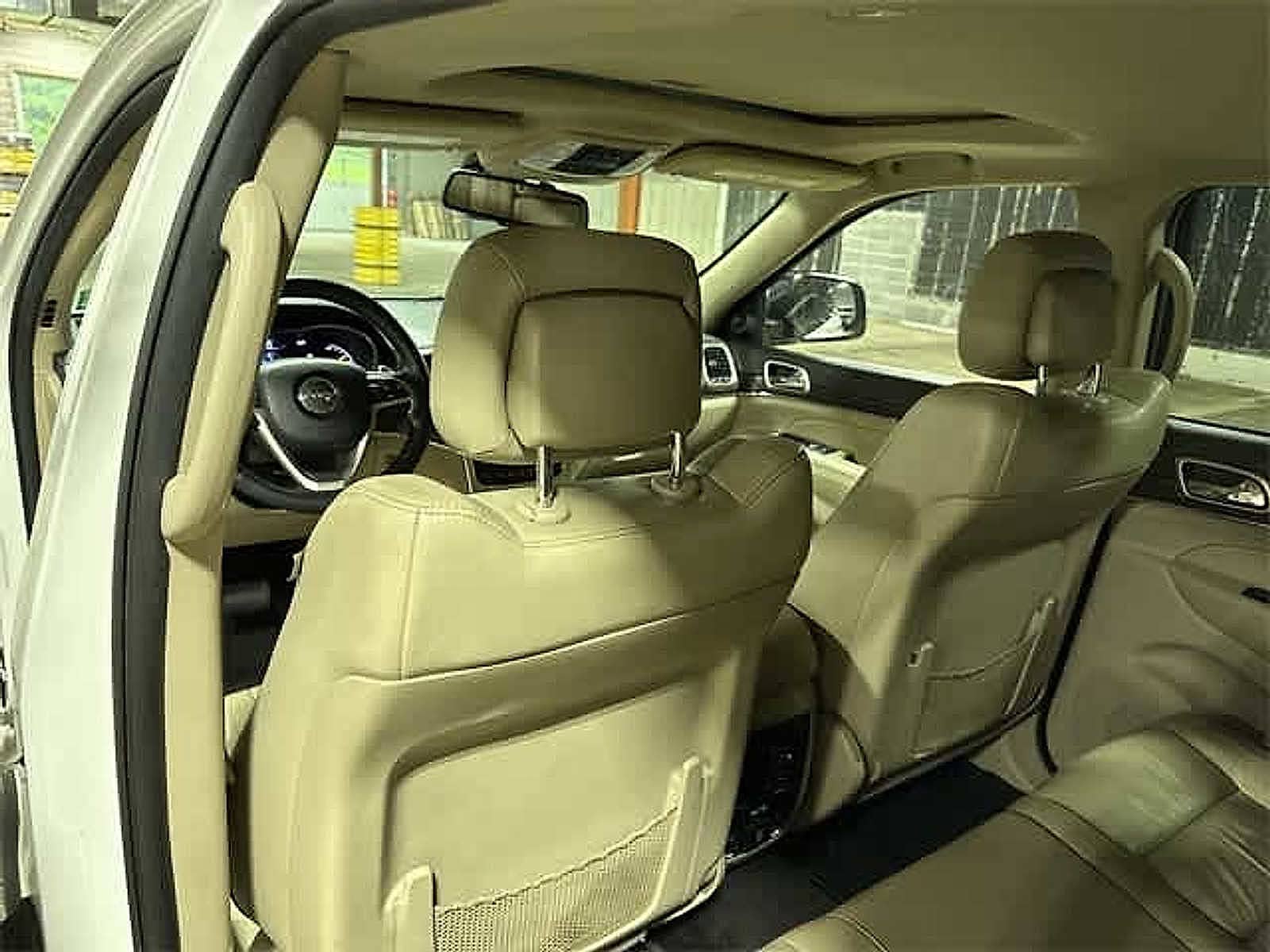 Thumbnail: 2016 Jeep Grand Cherokee - 45