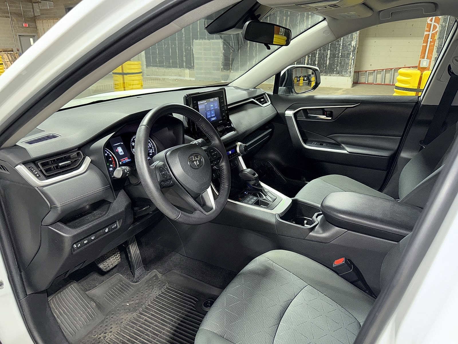 Thumbnail: 2022 Toyota RAV4 - 28