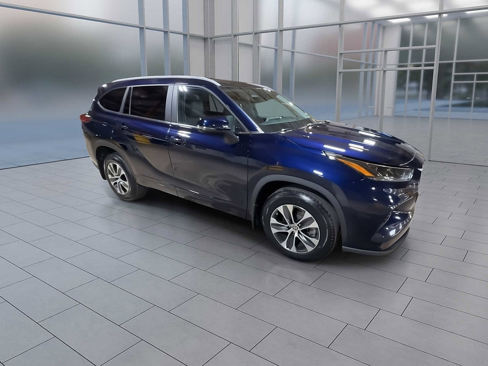 Thumbnail: 2023 Toyota Highlander - 2