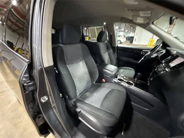 Thumbnail: 2019 Nissan Pathfinder - 16