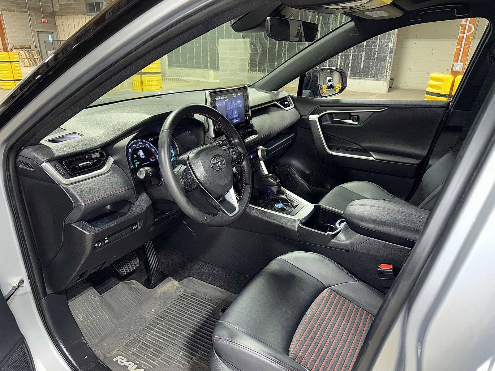 Thumbnail: 2022 Toyota RAV4 - 31