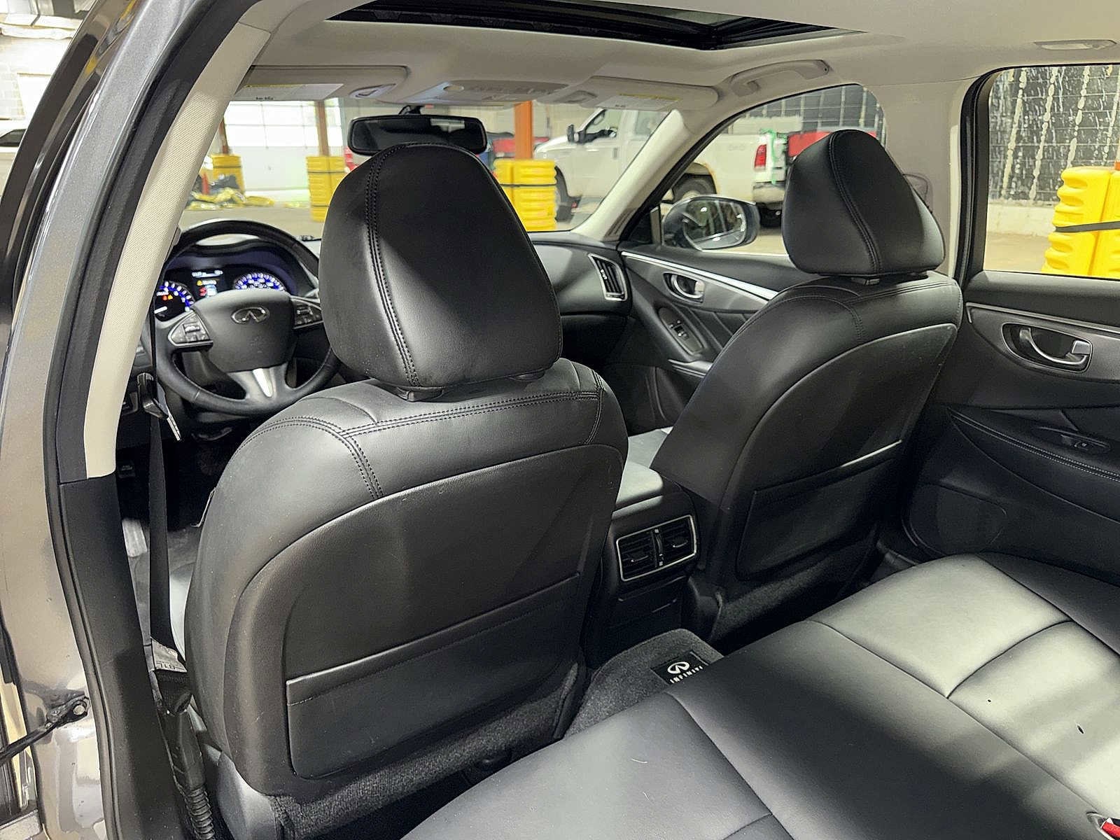 Thumbnail: 2015 INFINITI Q50 - 30