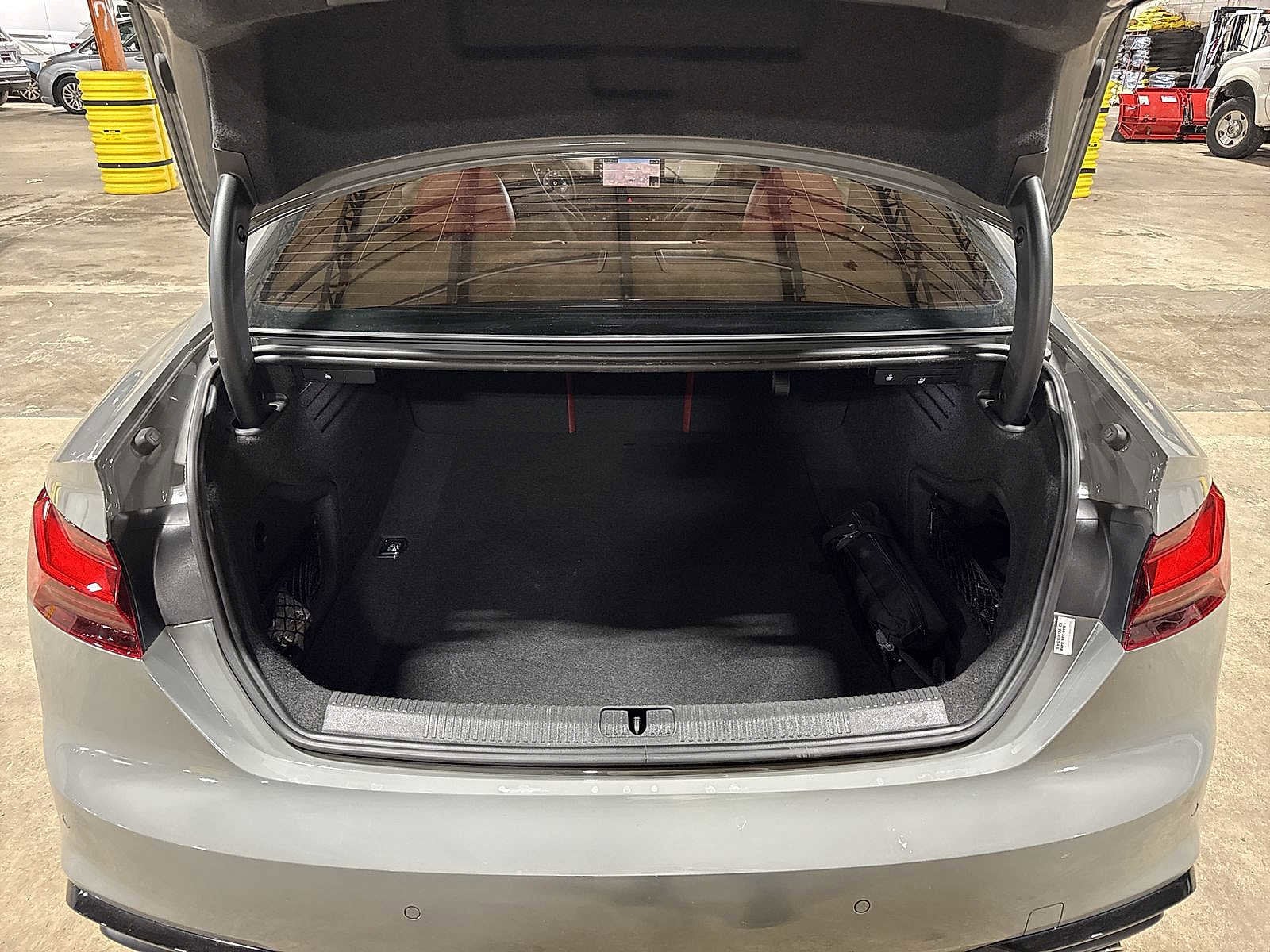 Thumbnail: 2022 Audi S5 - 11