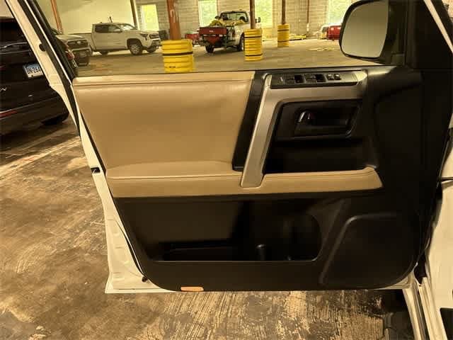 Thumbnail: 2013 Toyota 4Runner - 32