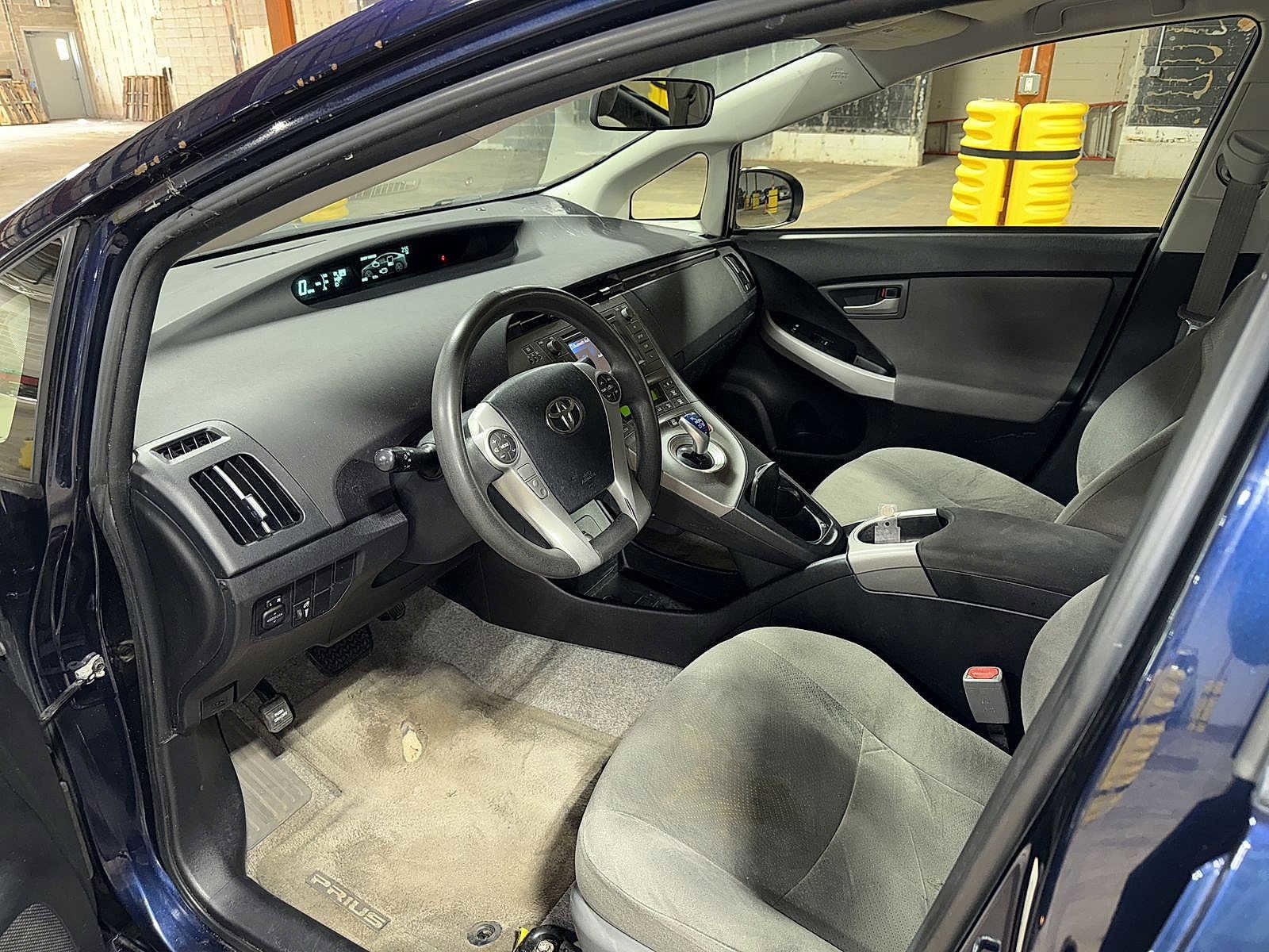 Thumbnail: 2015 Toyota Prius - 27