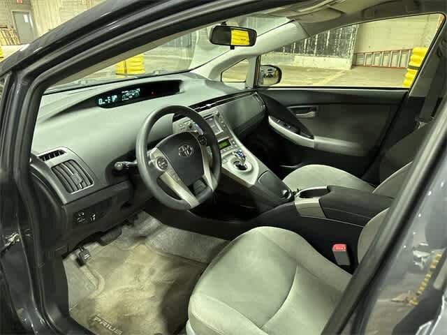 2013 Toyota Prius Two 27