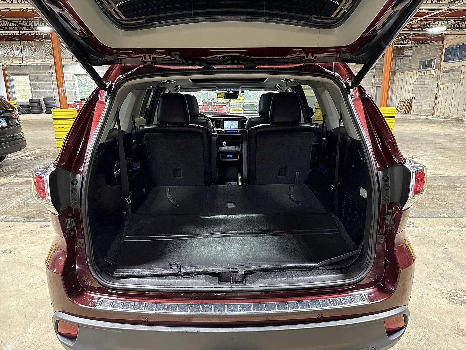 Thumbnail: 2016 Toyota Highlander - 11
