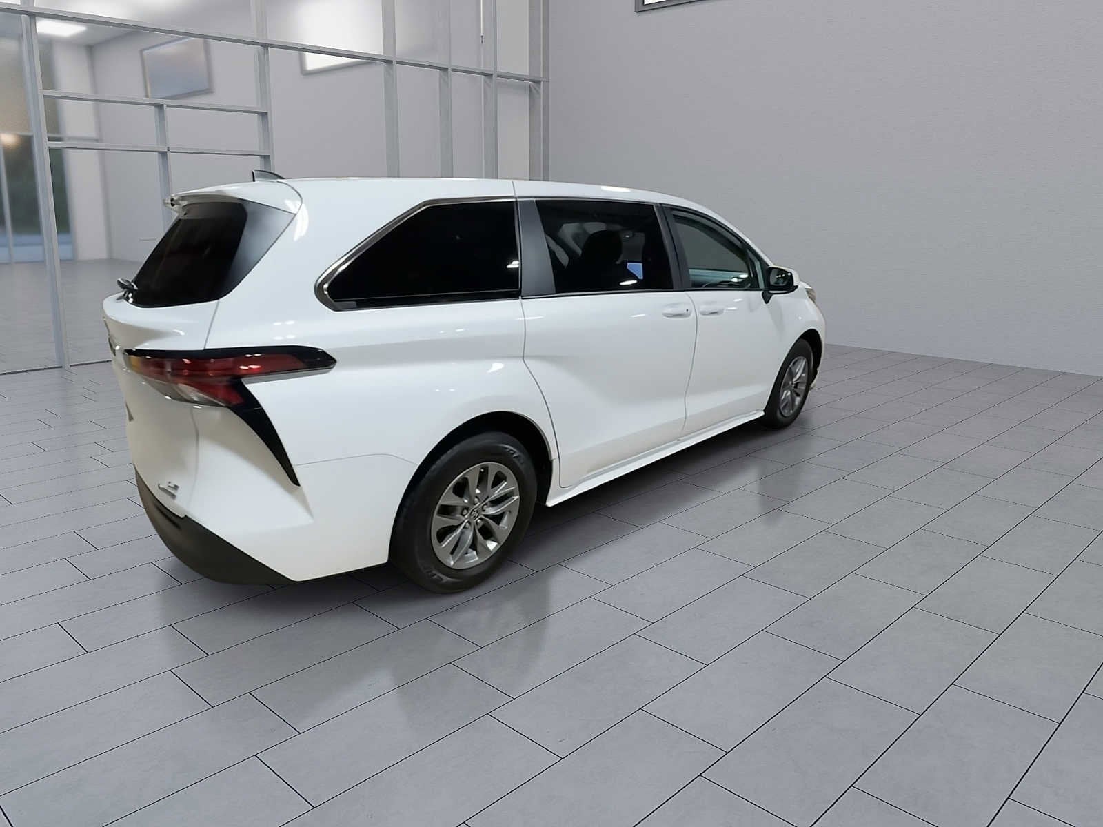 Thumbnail: 2022 Toyota Sienna - 8