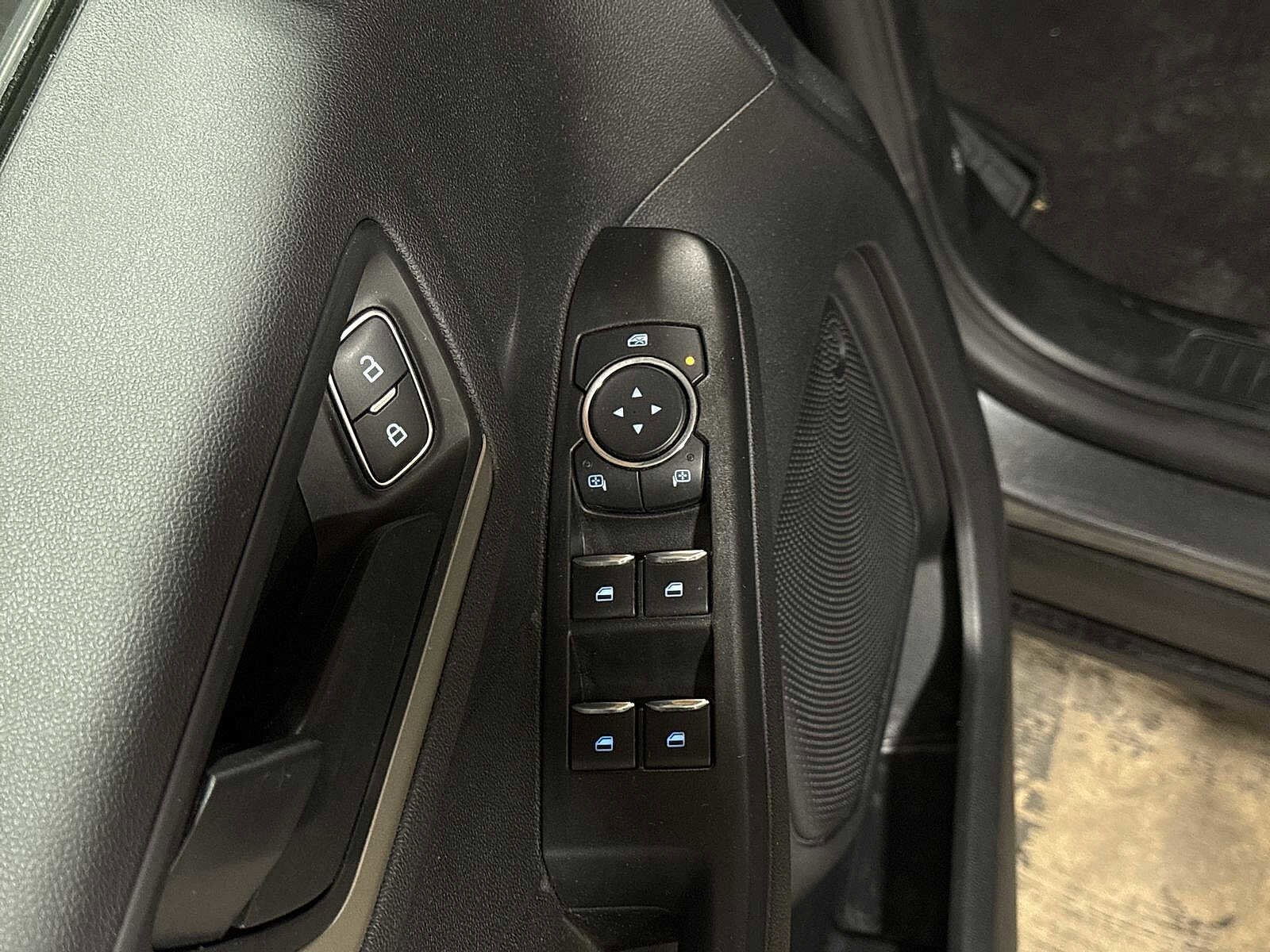 Thumbnail: 2022 Ford Escape - 22