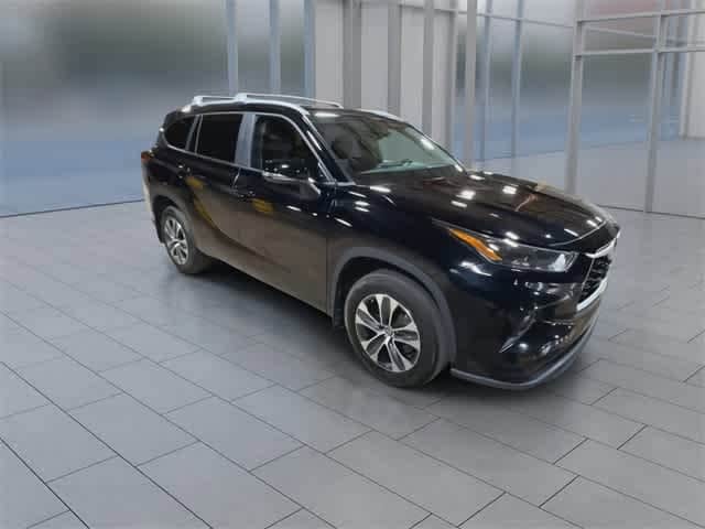 Thumbnail: 2023 Toyota Highlander - 2