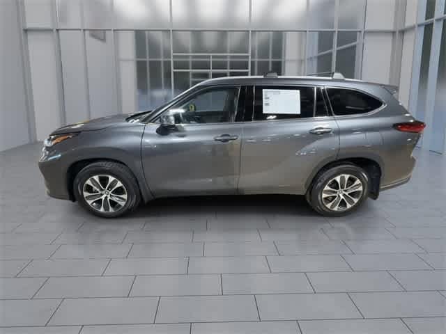 Thumbnail: 2022 Toyota Highlander - 5