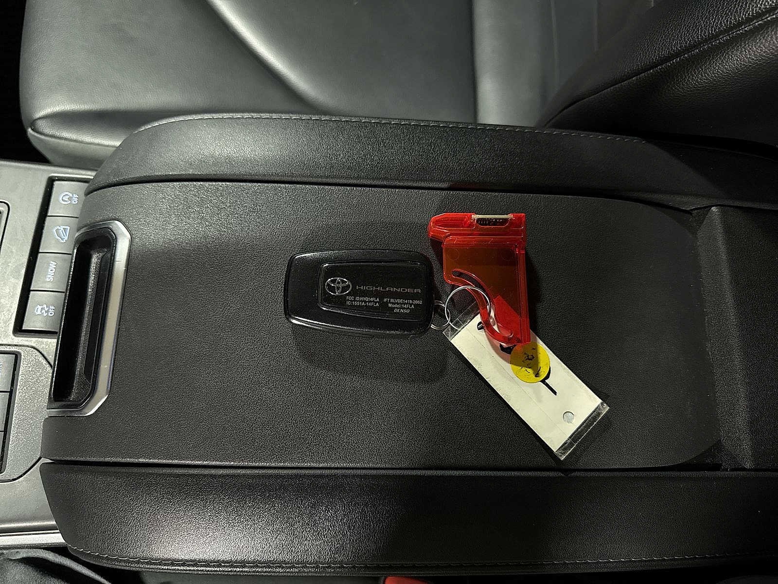 Thumbnail: 2022 Toyota Highlander - 34