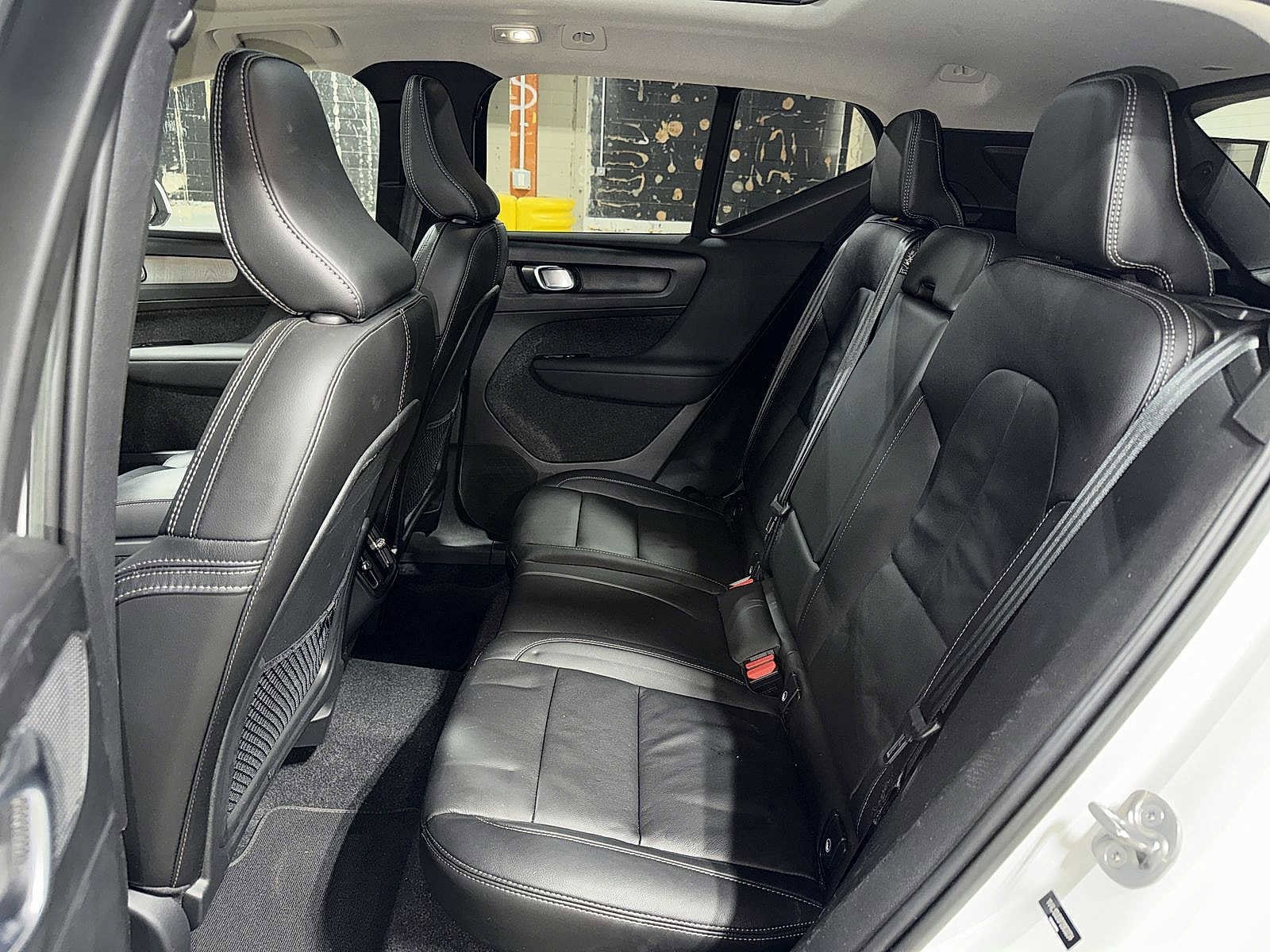 Thumbnail: 2023 Volvo XC40 - 17