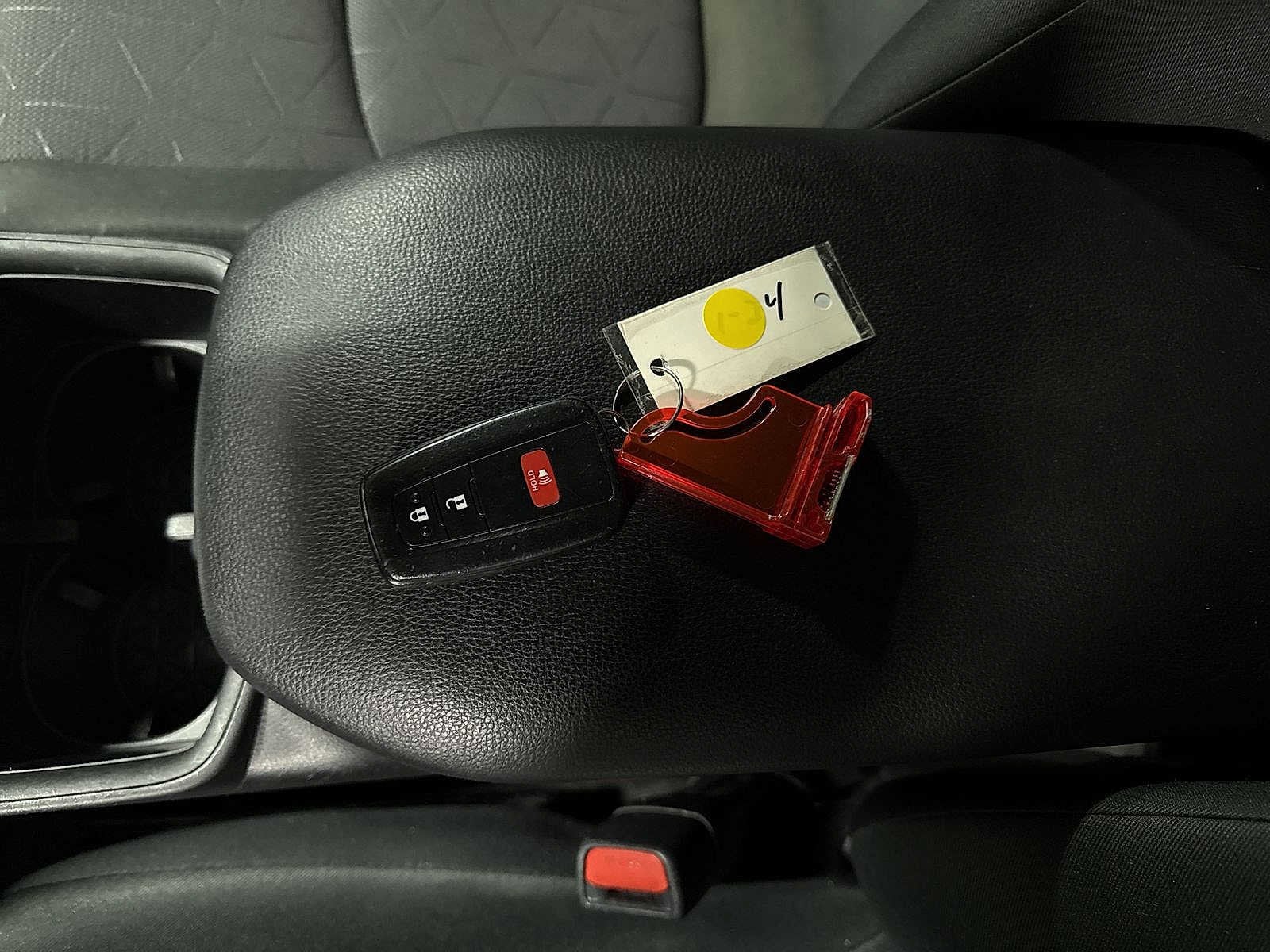 Thumbnail: 2023 Toyota RAV4 - 31