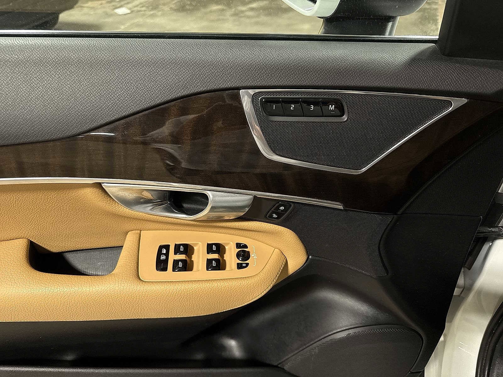 Thumbnail: 2019 Volvo XC90 - 24