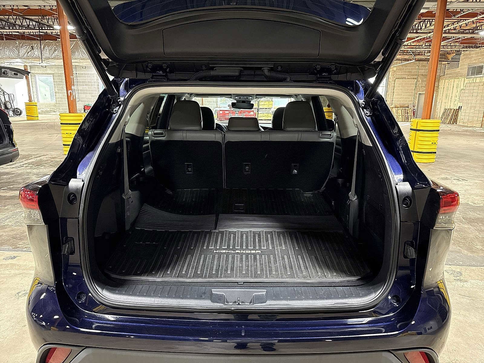 Thumbnail: 2023 Toyota Highlander - 11