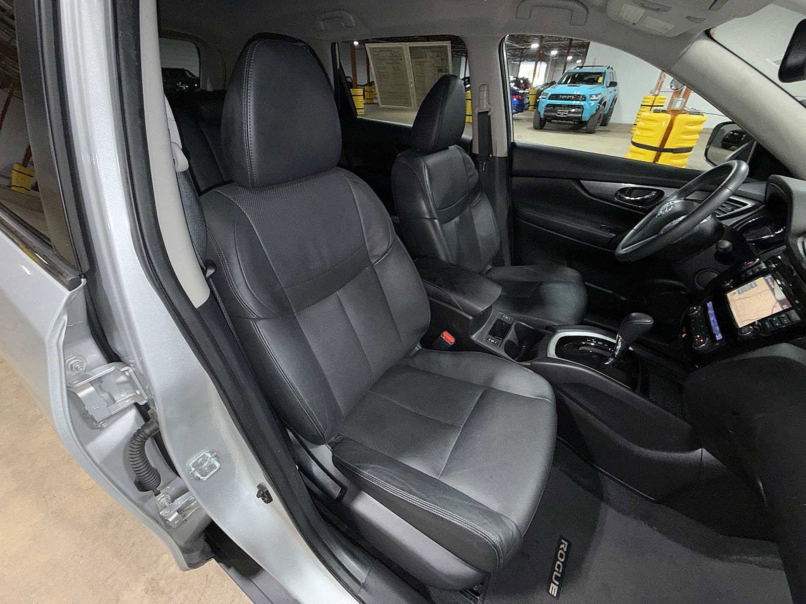 Thumbnail: 2015 Nissan Rogue - 16