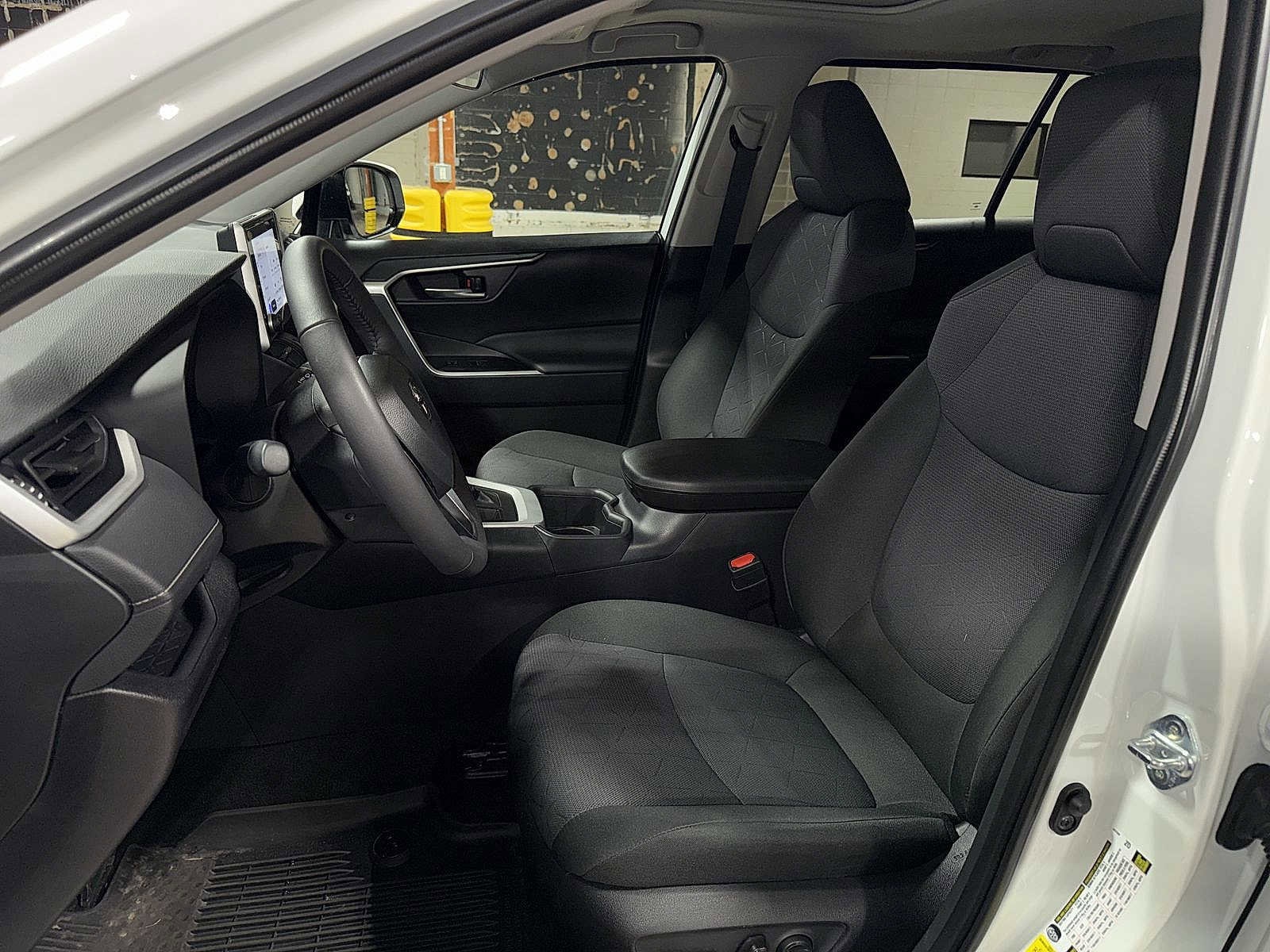 Thumbnail: 2025 Toyota RAV4 - 15