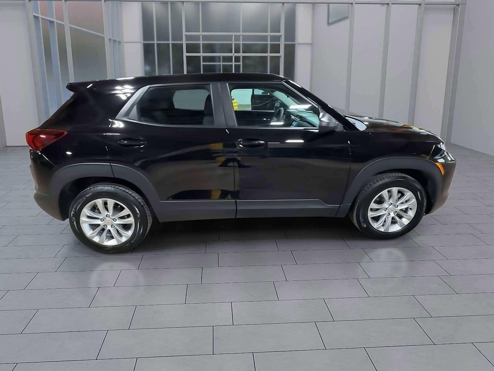 Thumbnail: 2023 Chevrolet TrailBlazer - 9