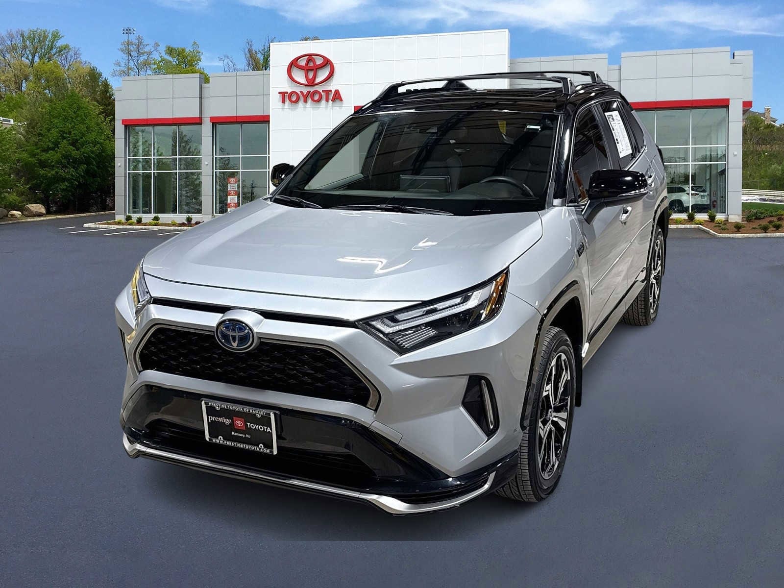 Thumbnail: 2022 Toyota RAV4 - 1