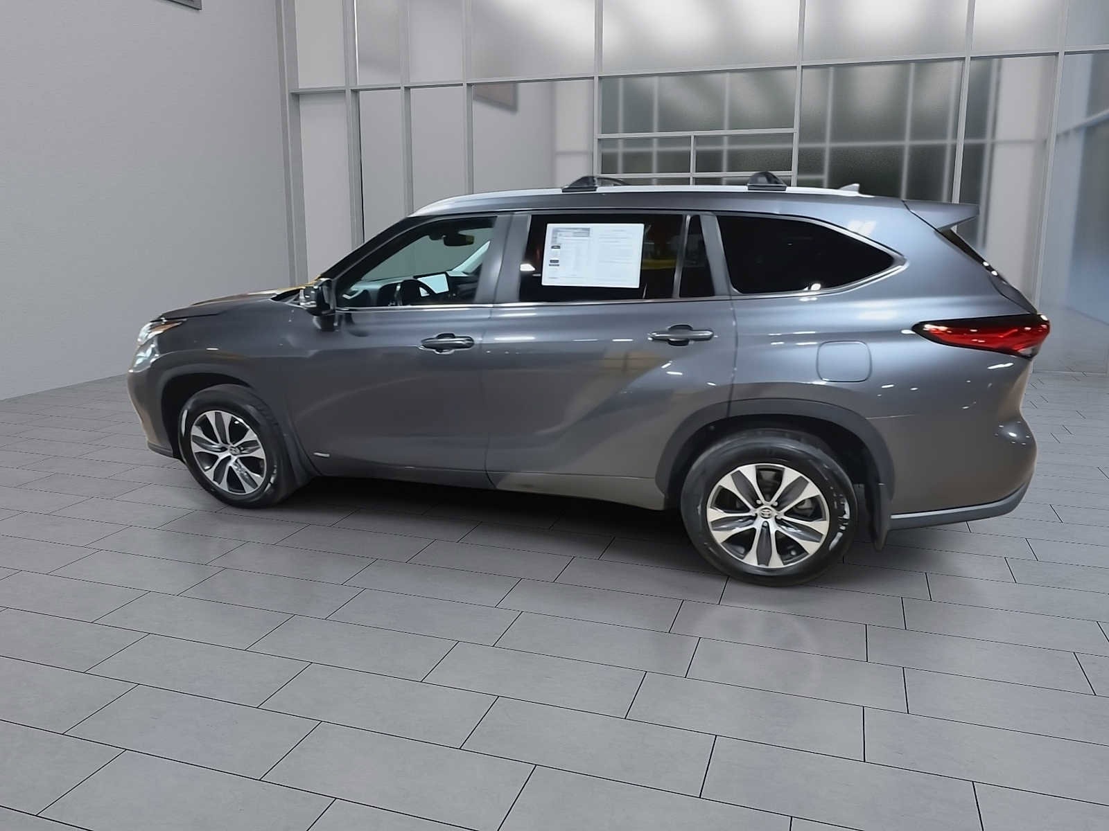 Thumbnail: 2023 Toyota Highlander - 6