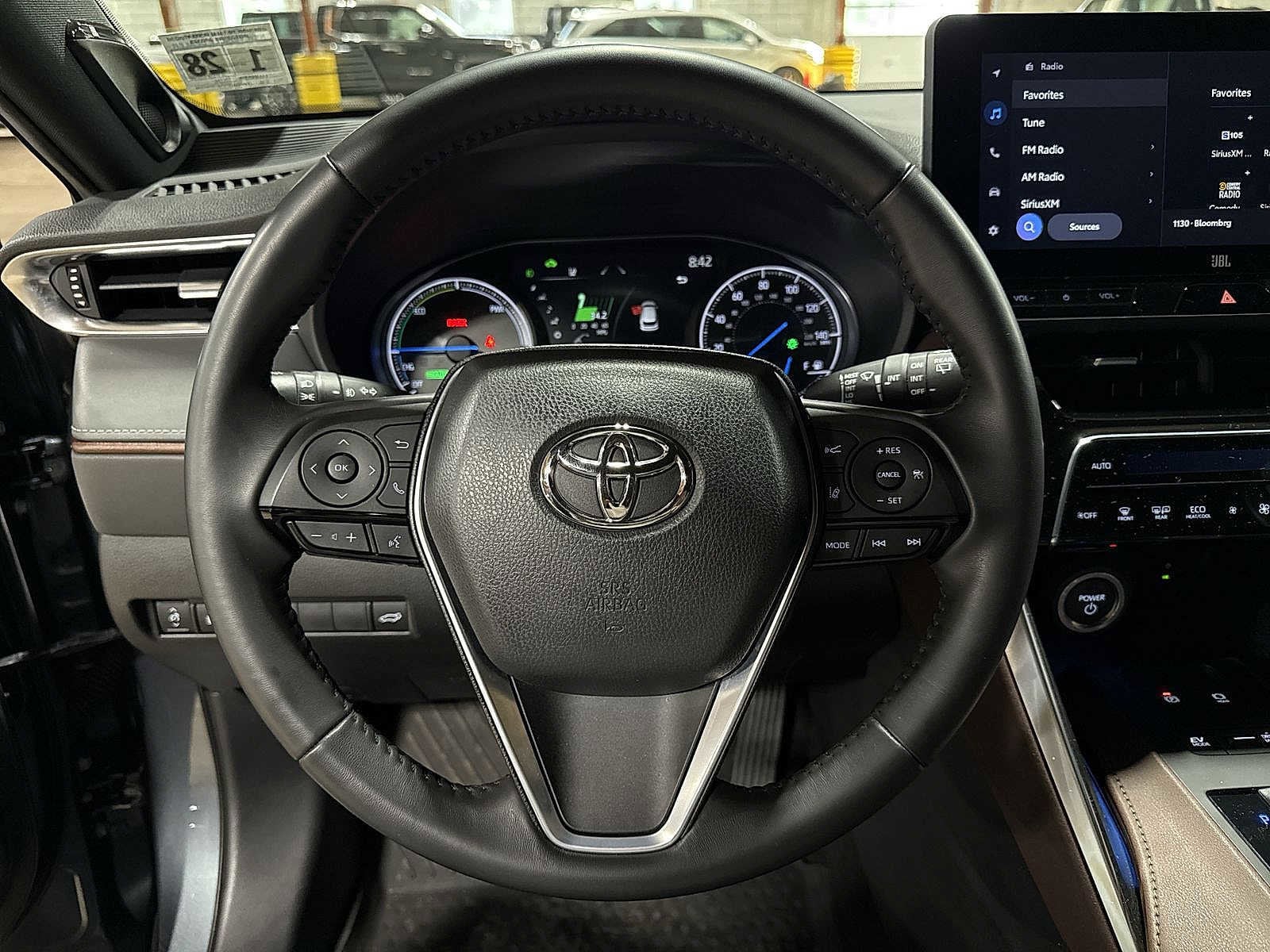 Thumbnail: 2023 Toyota Venza - 18