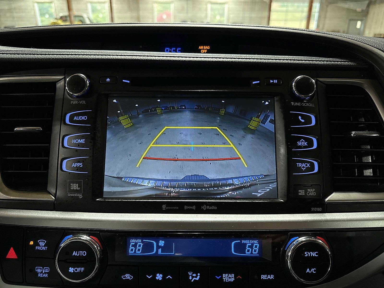 Thumbnail: 2016 Toyota Highlander - 27