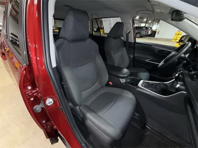 2022 Toyota RAV4 LE 16