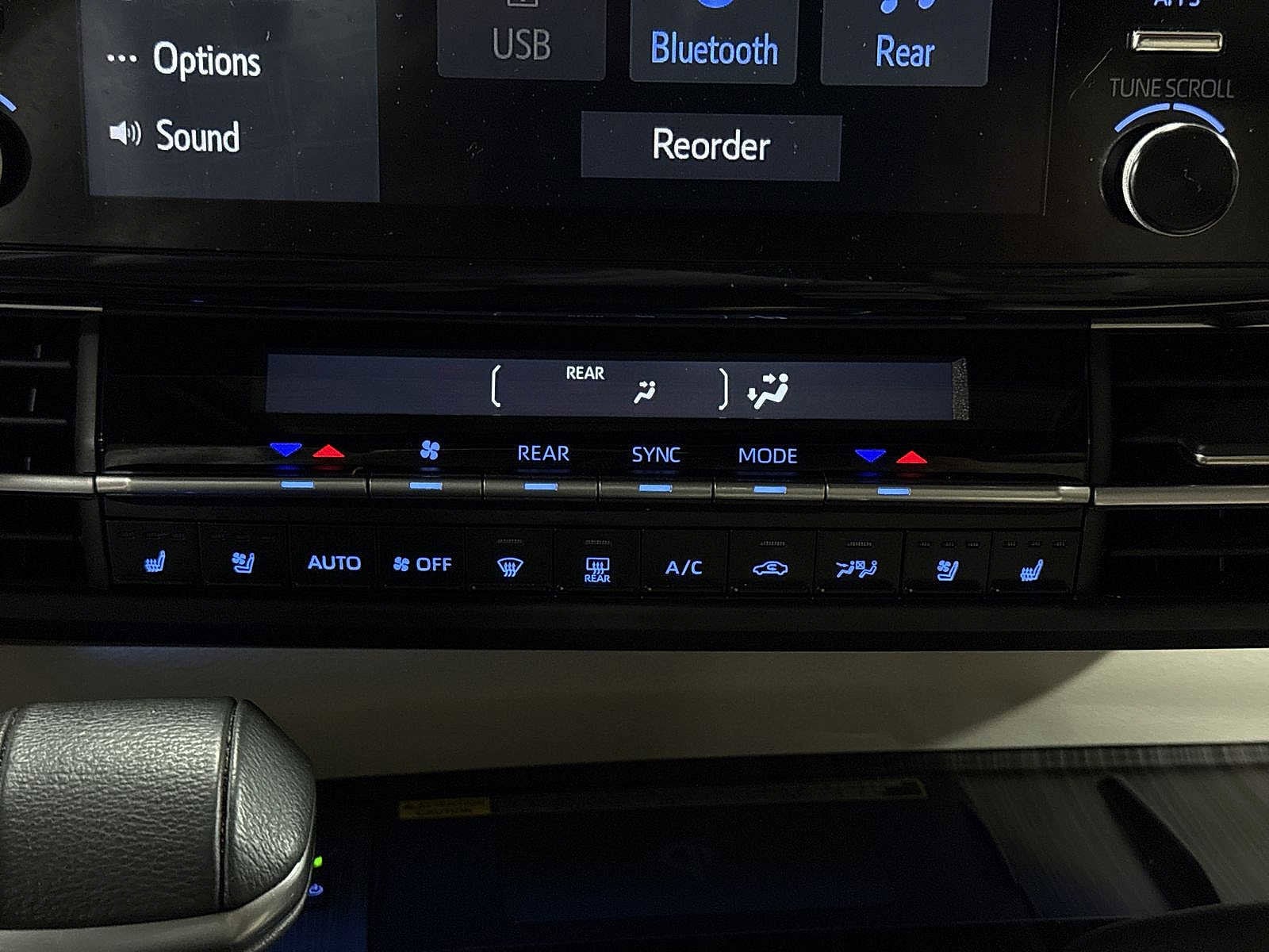 Thumbnail: 2023 Toyota Sienna - 23