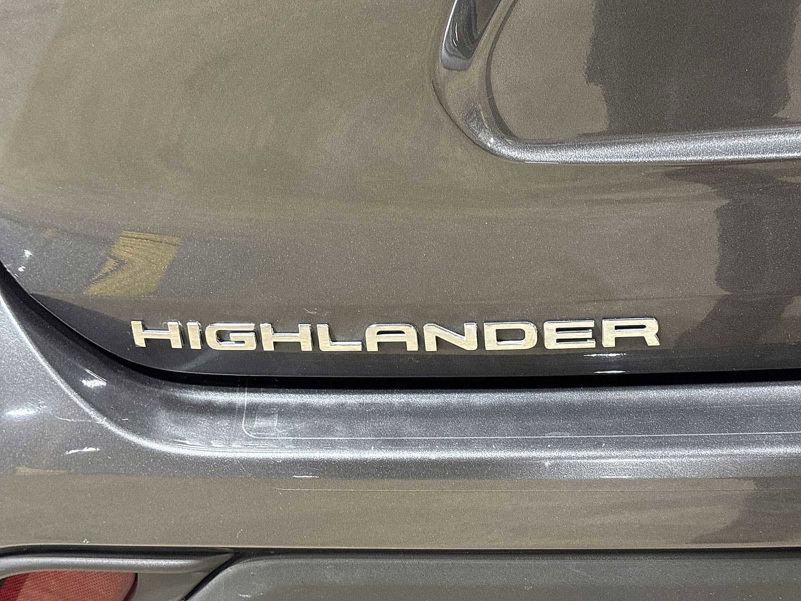 Thumbnail: 2023 Toyota Highlander - 27