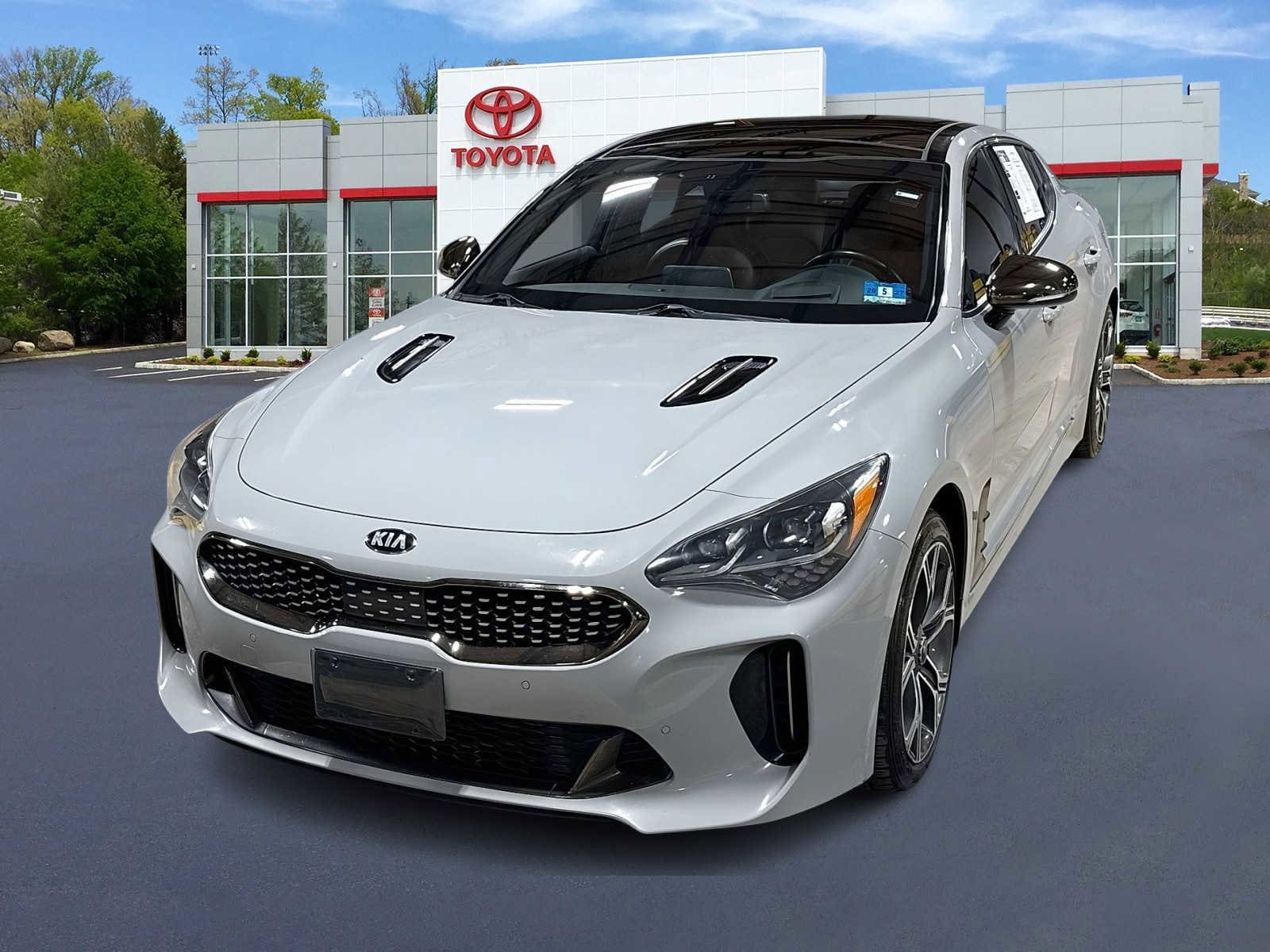 Thumbnail: 2018 Kia Stinger - 1