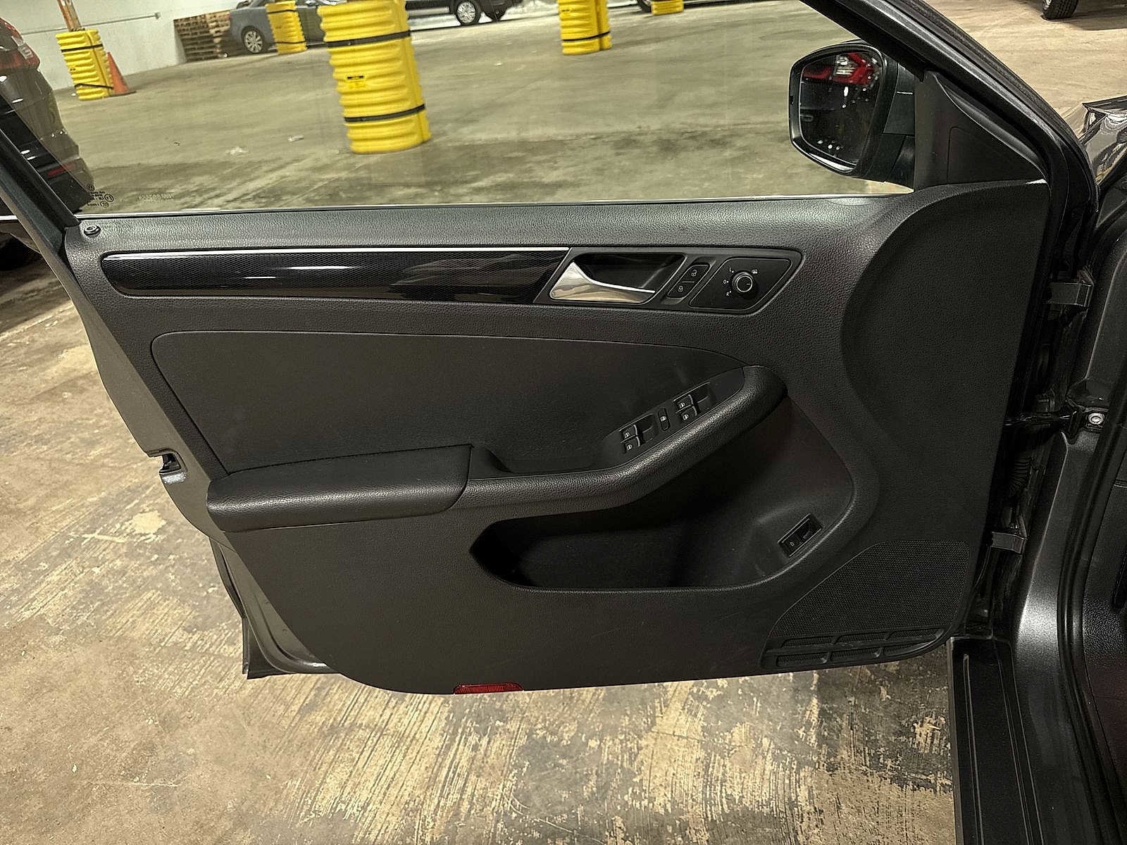 Thumbnail: 2016 Volkswagen Jetta - 30