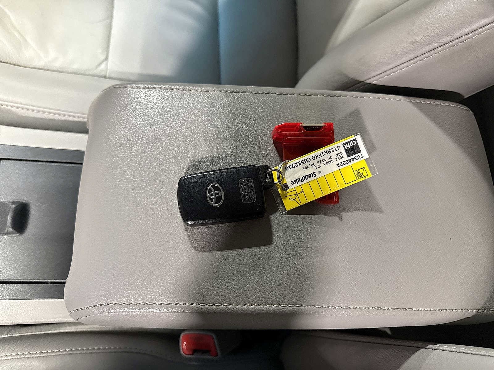 Thumbnail: 2012 Toyota Camry - 32