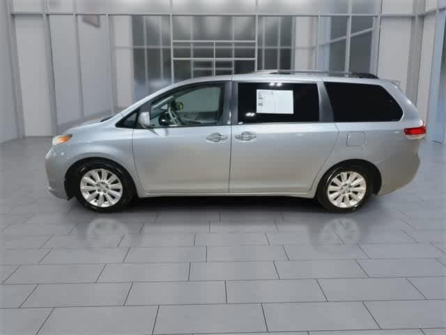 Thumbnail: 2011 Toyota Sienna - 5