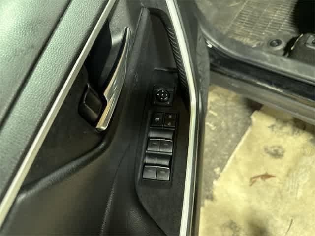 2022 Toyota RAV4 XLE 22