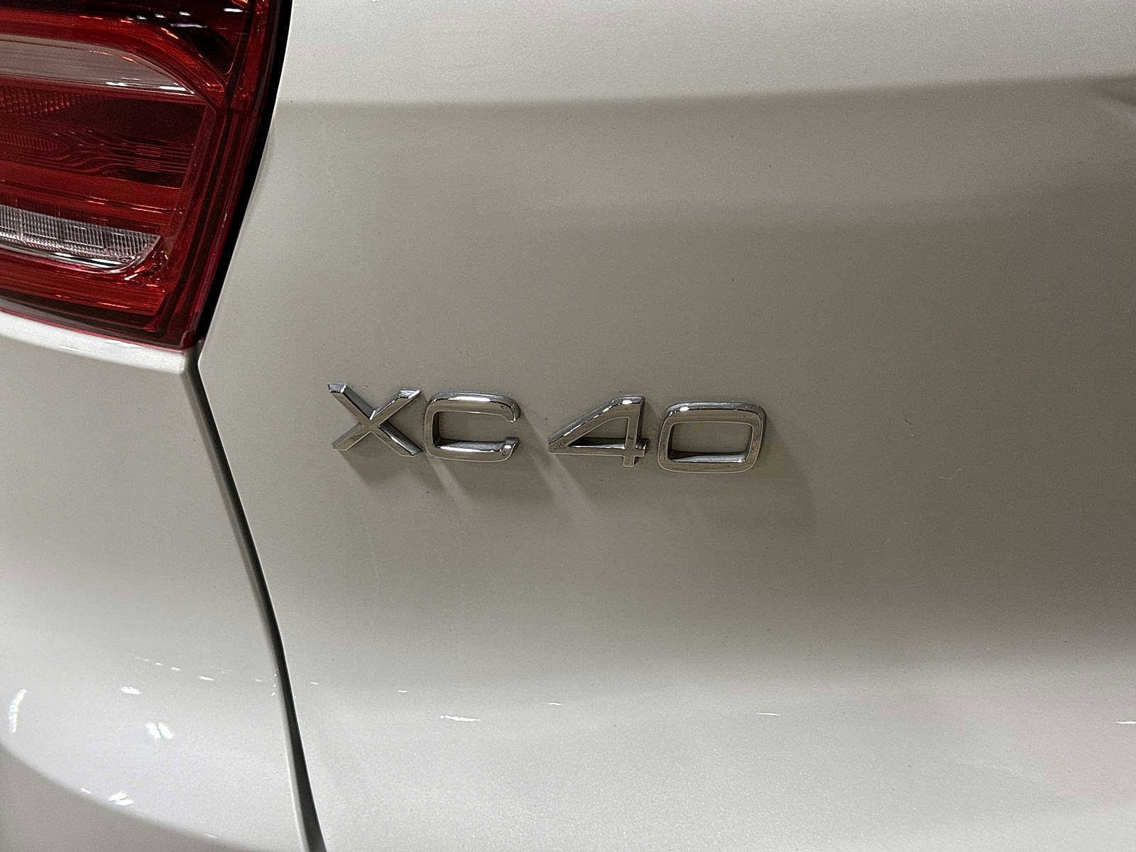 Thumbnail: 2023 Volvo XC40 - 27