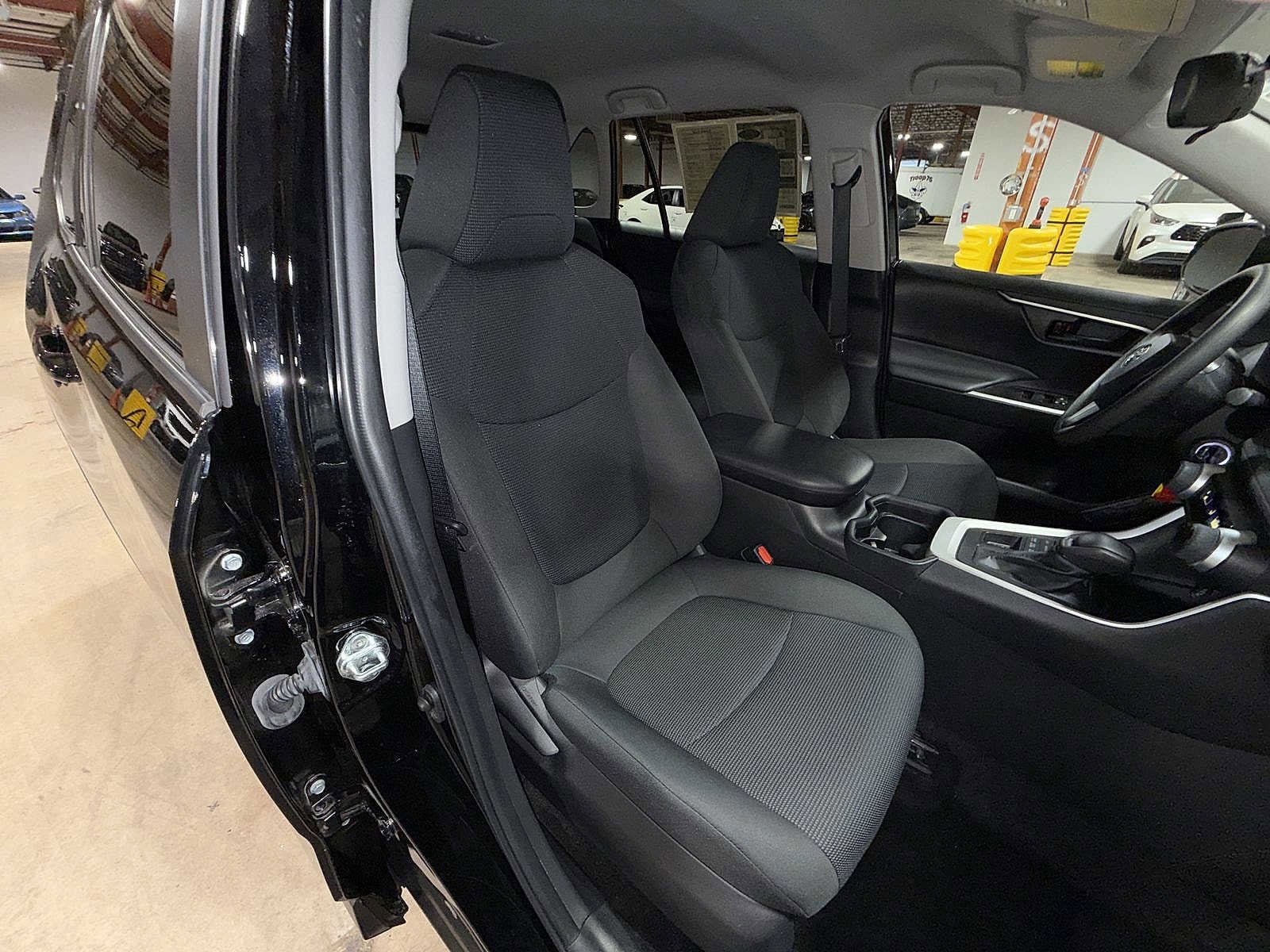 Thumbnail: 2021 Toyota RAV4 - 16