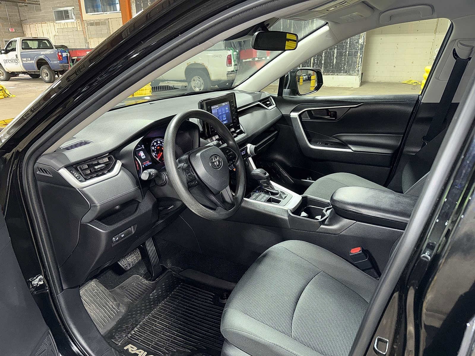 Thumbnail: 2021 Toyota RAV4 - 27