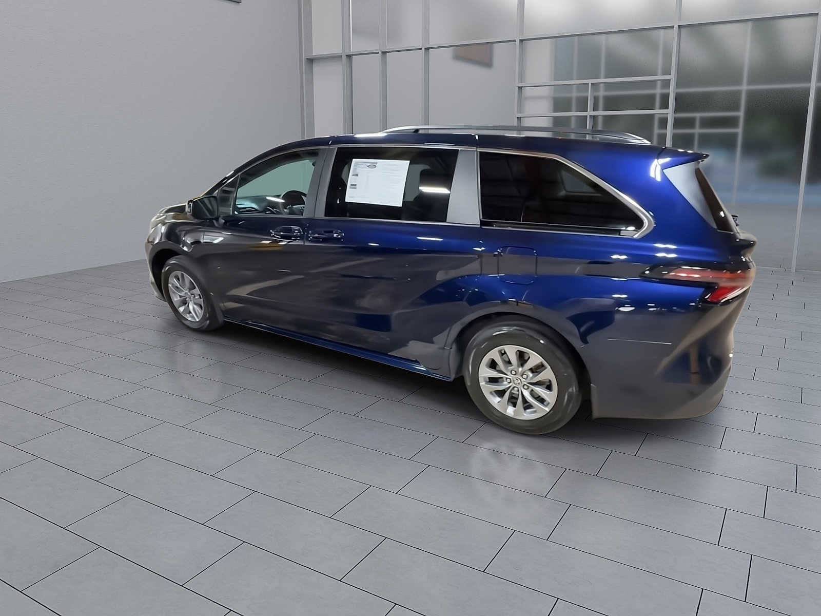 Thumbnail: 2023 Toyota Sienna - 6