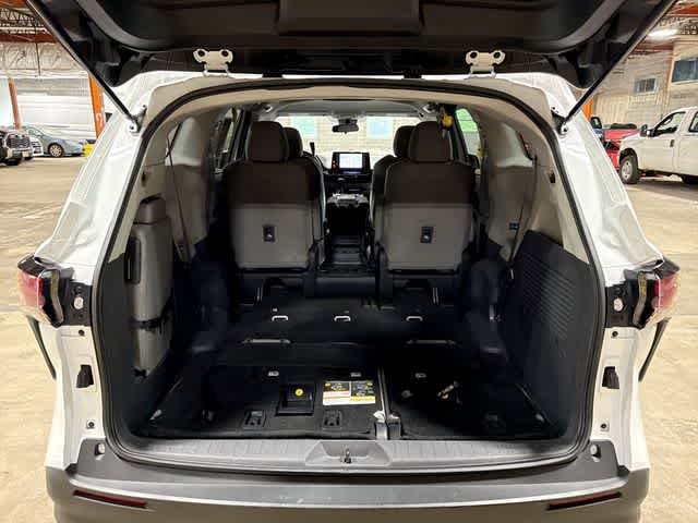 Thumbnail: 2022 Toyota Sienna - 11