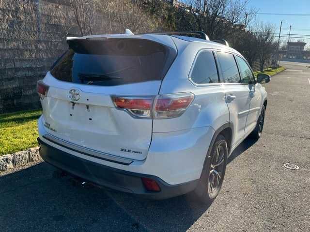Thumbnail: 2016 Toyota Highlander - 4