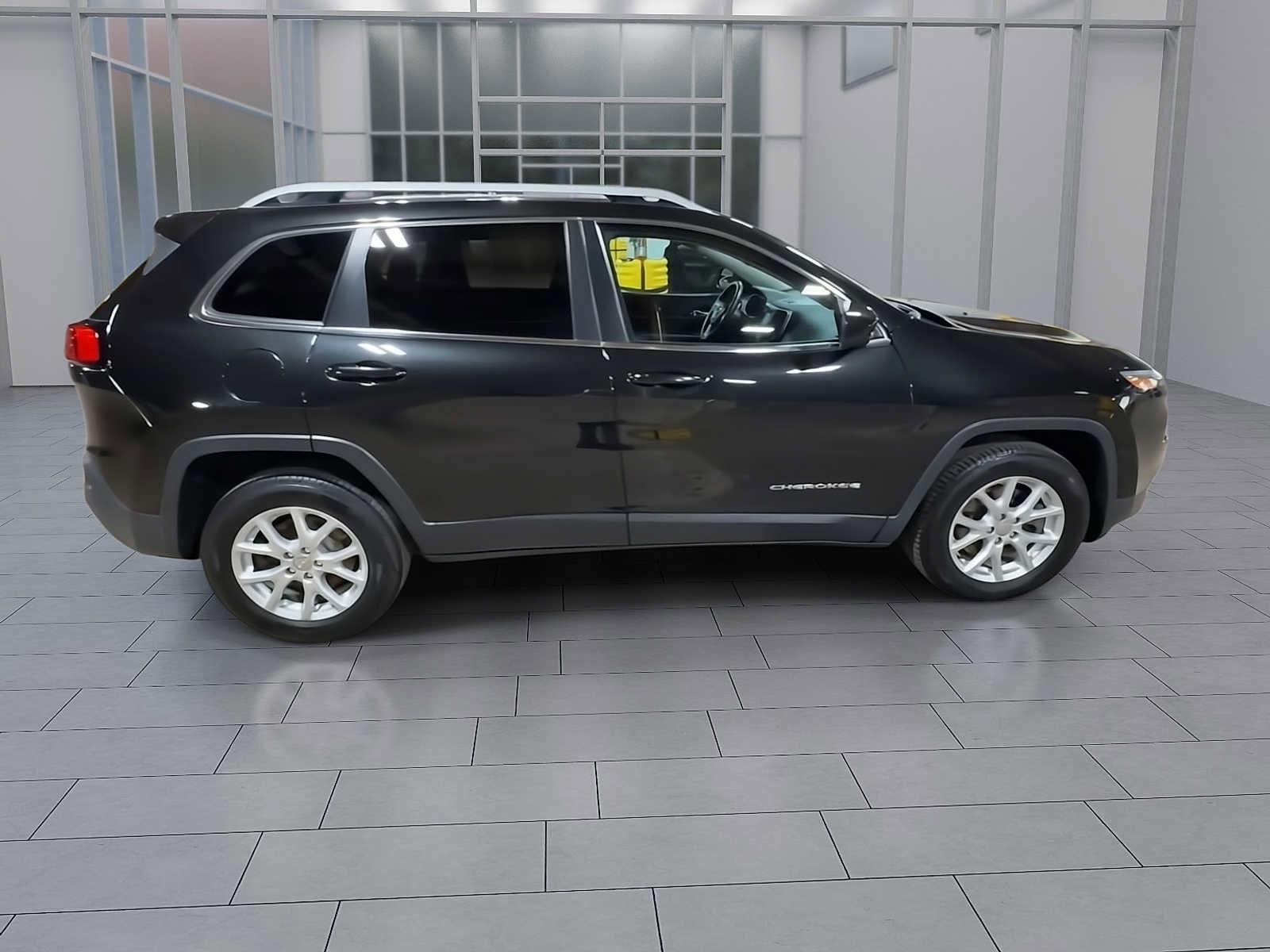 Thumbnail: 2015 Jeep Cherokee - 9