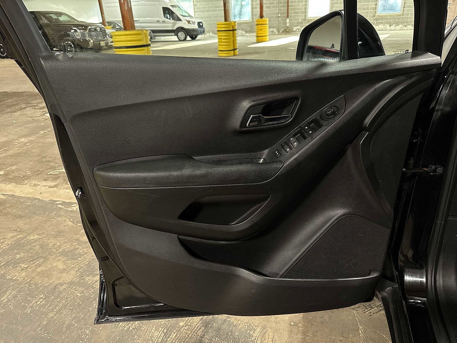 Thumbnail: 2019 Chevrolet Trax - 27