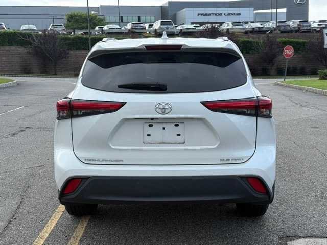Thumbnail: 2022 Toyota Highlander - 5