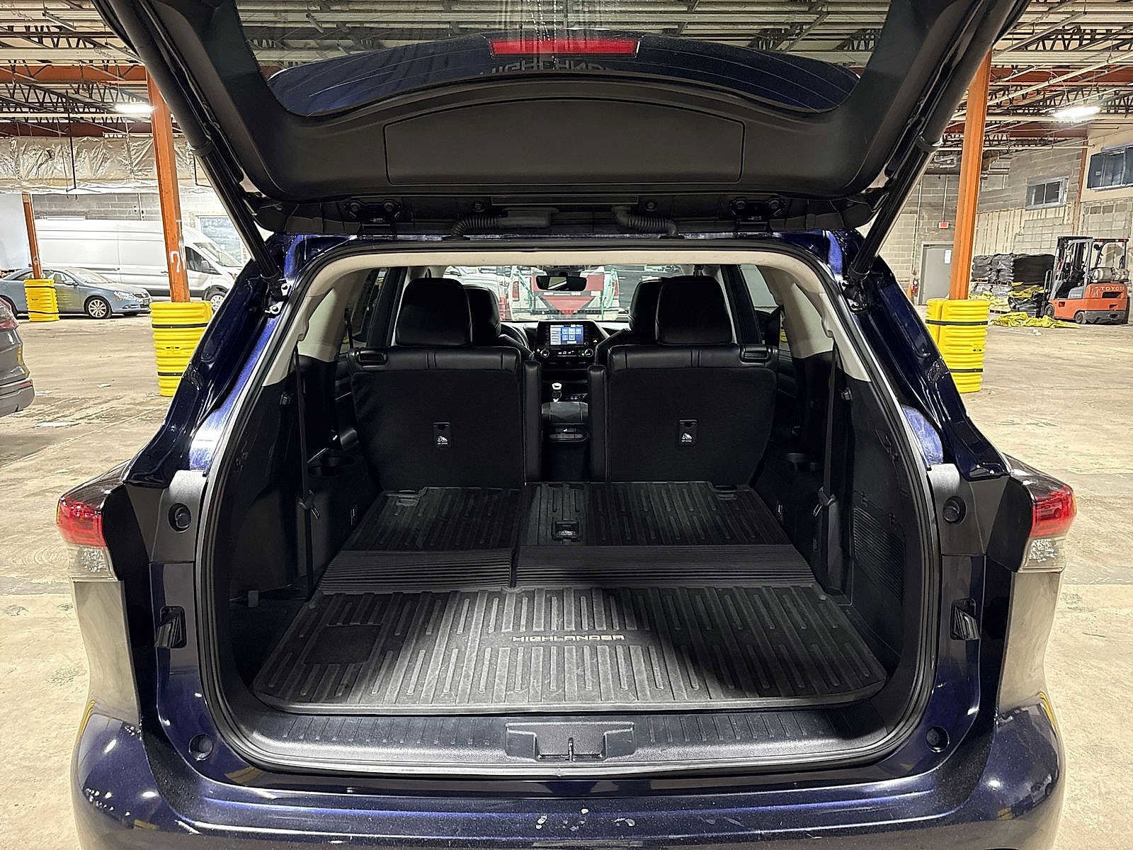 Thumbnail: 2022 Toyota Highlander - 11