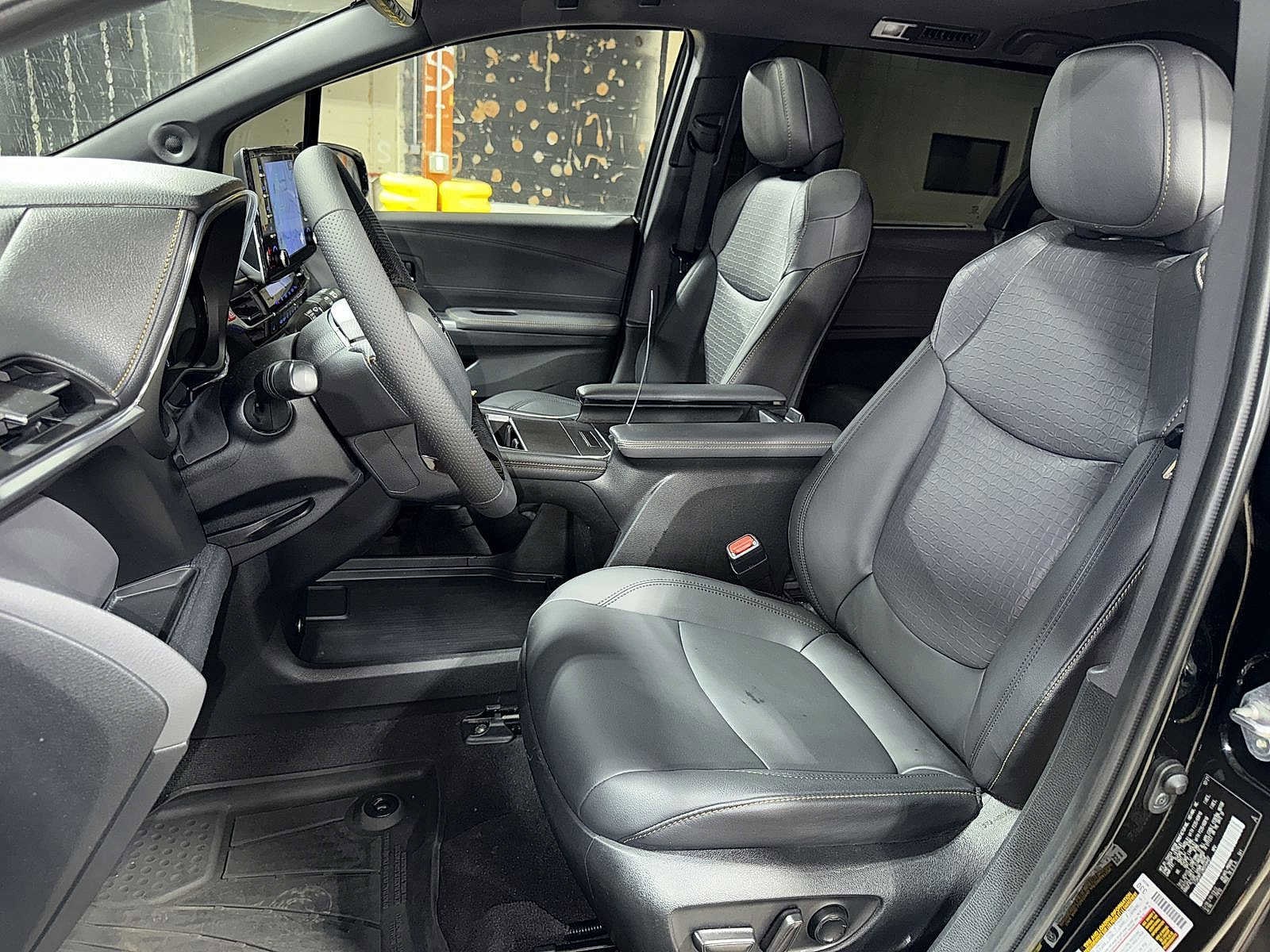 Thumbnail: 2022 Toyota Sienna - 15